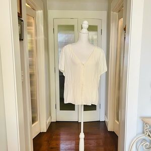 💕NWT JCrew White Short Sleeve Blouse With Button Detail 💕